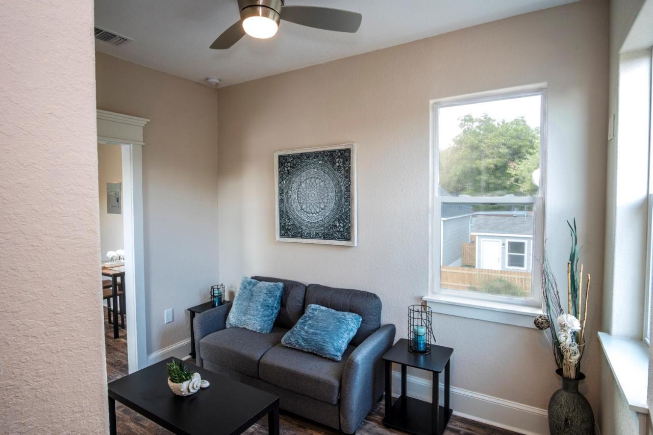 Beautiful Guest House On New Built Home Near Downtown San Antonio Luaran gambar